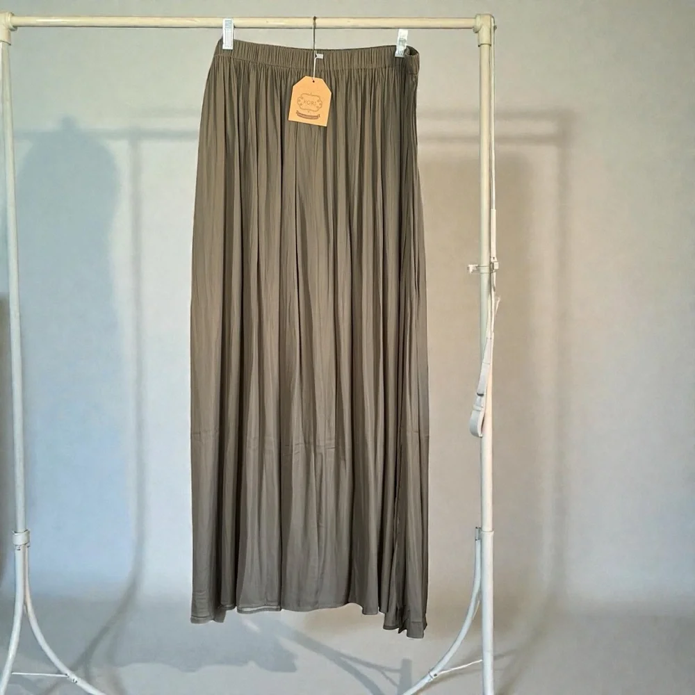NWT Kori Georgette Pleated Olive Maxi Skirt High Waisted Flowy With Slit Sz L - Picture 2 of 10